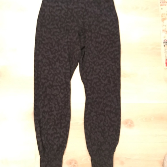 Size 8 Align joggers. Lululemon, full length - Picture 6 of 7